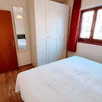 Modern Renovated 5 Min Walk To Private Parking Poreč