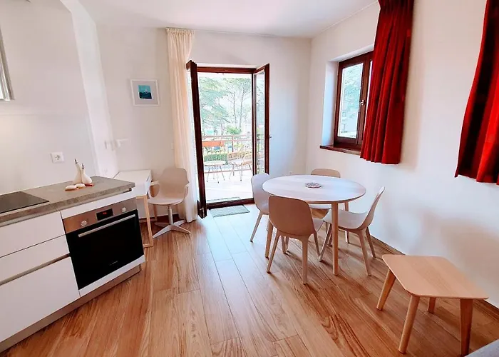 Modern Renovated Apartment 5 Min Walk To Beach Private Parking Poreč