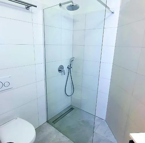 Apartamento Modern Renovated Apartment 5 Min Walk To Beach Private Parking *