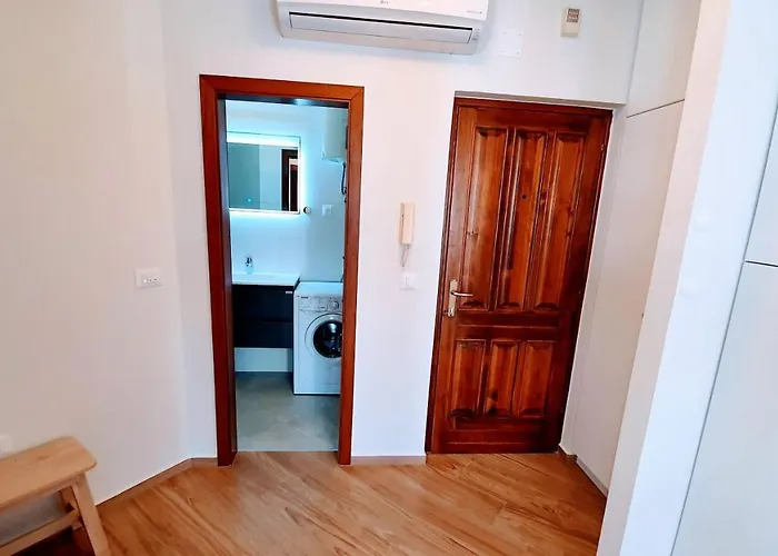 Modern Renovated Apartment 5 Min Walk To Beach Private Parking * Poreč