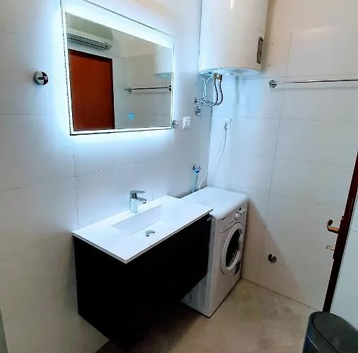 Modern Renovated Apartment 5 Min Walk To Beach Private Parking Poreč